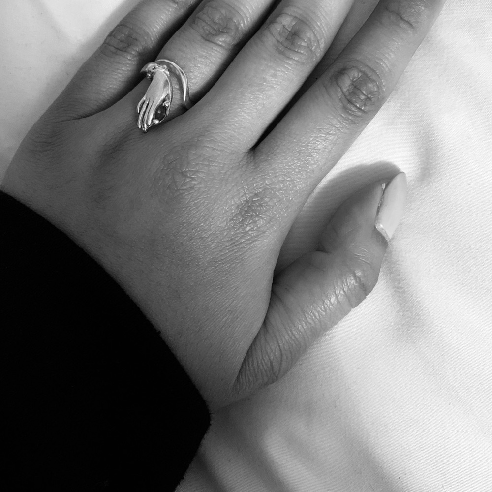 Hand design ring - Picture 4 of 4